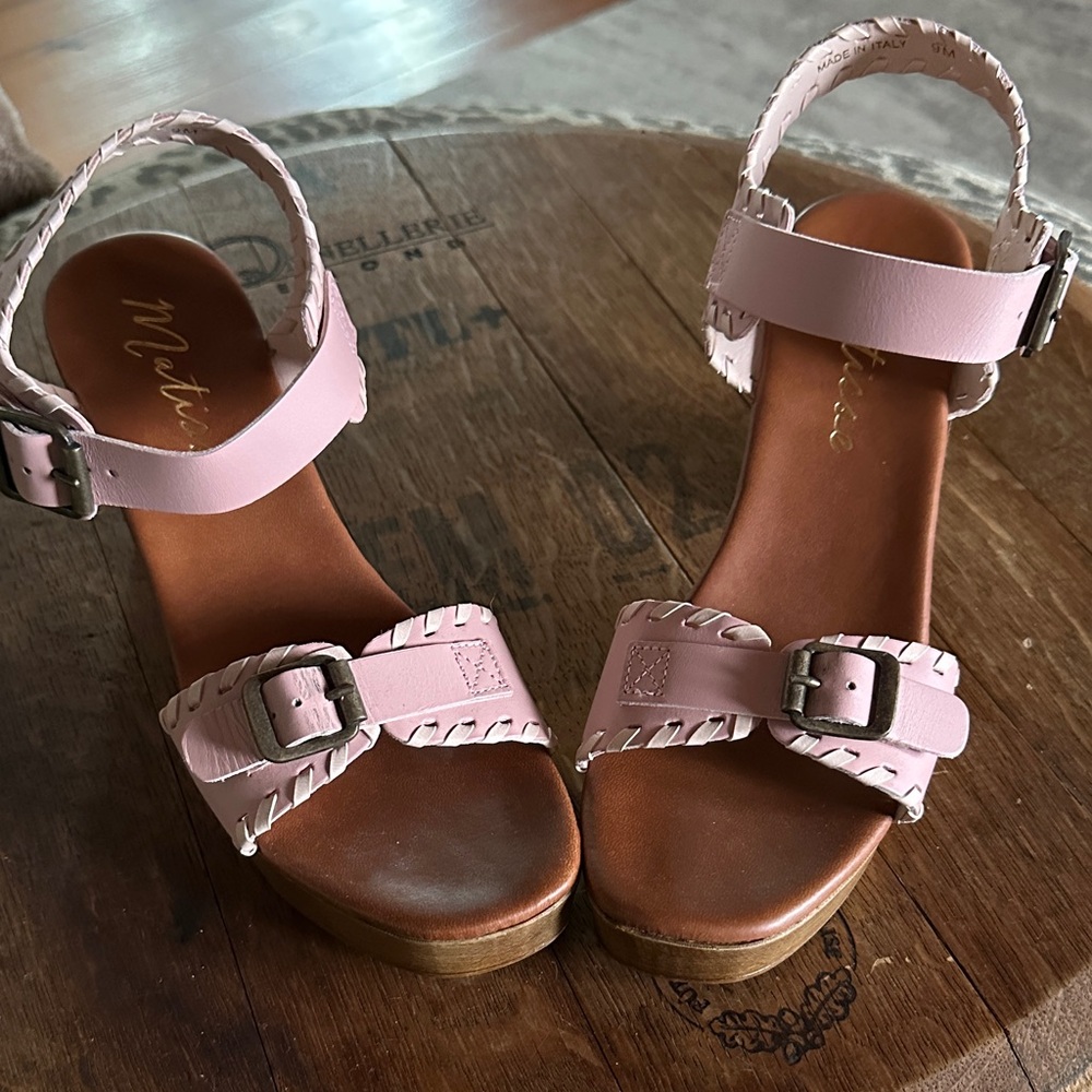 Matisse Twiggy Pink and Brown Buckle Sandals